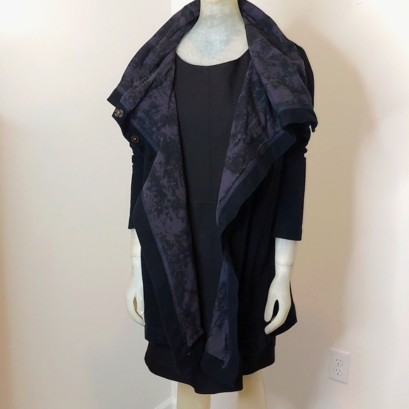 lululemon athletica Jackets & Blazers - EUC Lululemon size 10 black savasana jacket